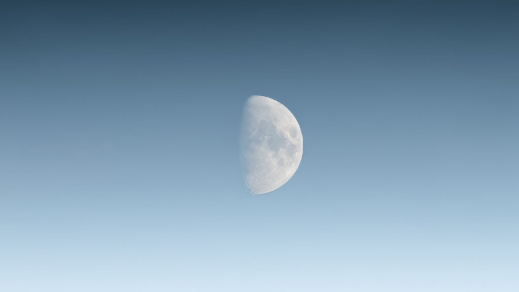 Luna Nueva en Géminis 2025: Ritual, Signos Favoritos y Cómo Aprovechar su Energía