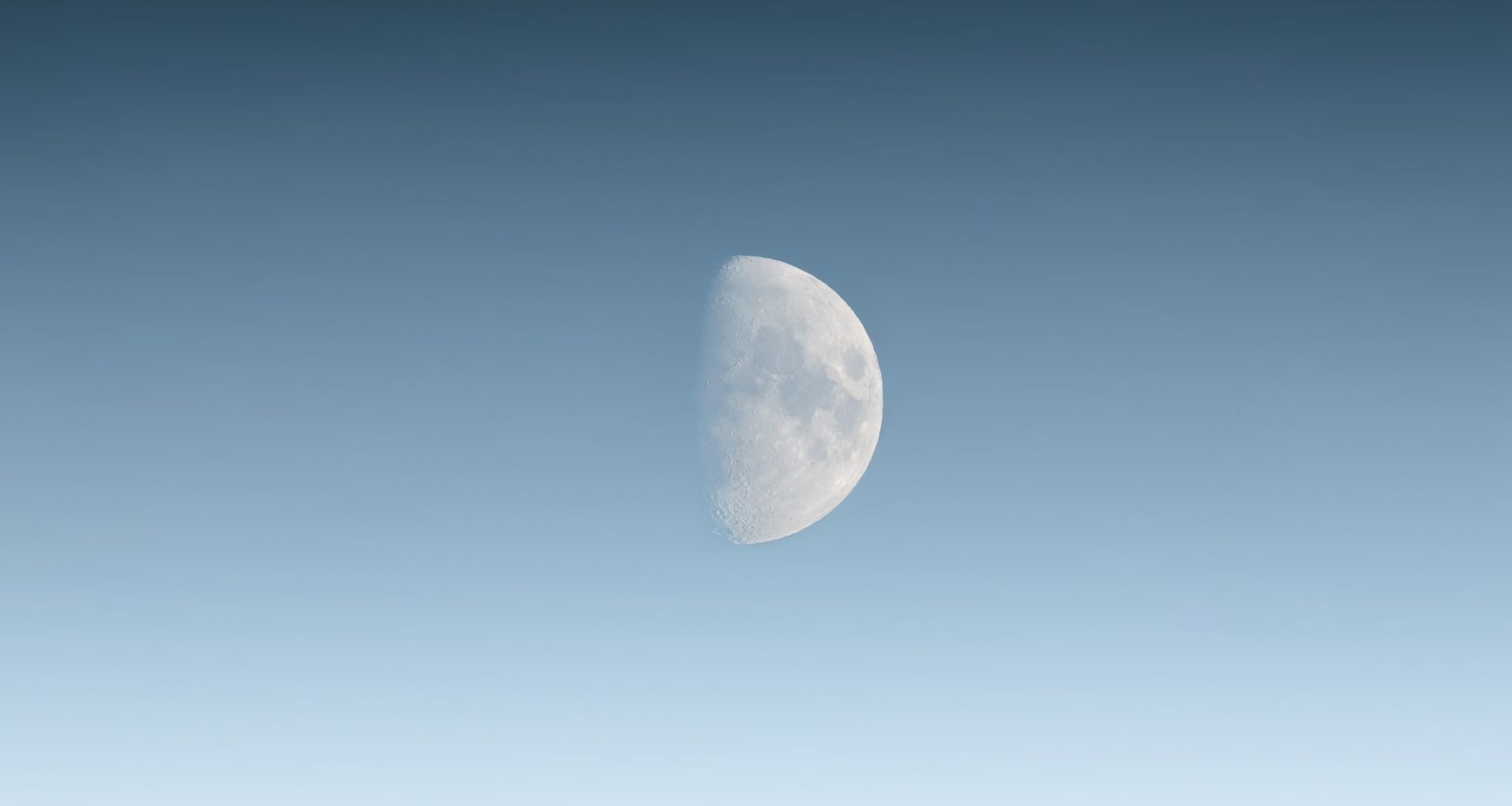 Luna Nueva en Géminis 2025: Ritual, Signos Favoritos y Cómo Aprovechar su Energía