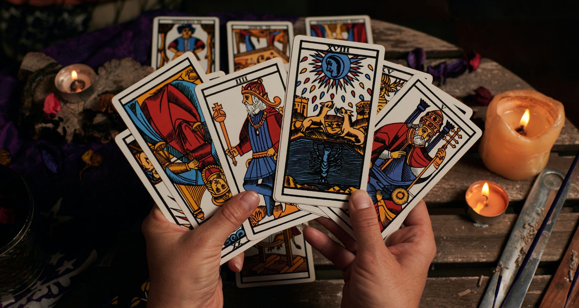 Empieza julio con energía emocional, cambios en el amor y mucha intuición. Descubre cómo afectará a tu signo la entrada de Venus en Géminis y el cuarto creciente en Libra. Ranking completo y ritual incluido.