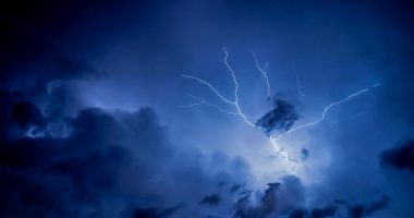 Descubre el lado oscuro de los signos del zodiaco: celos, egos, críticas, impulsividad y más. ¿Cuál es el defecto más marcado del tuyo? ¡Te sorprenderás!