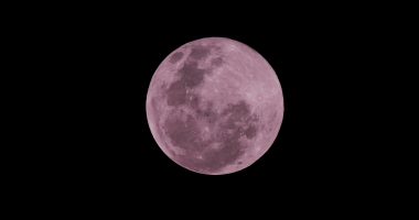 Descubre cómo te afecta la Luna Llena en Sagitario de junio 2025, también conocida como Luna de Fresa. Cierre de ciclos, motivación, expansión emocional y signos más impactados. ¡Conecta con tu verdad!